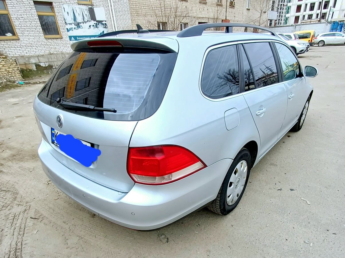 Продам Volkswagen Golf 5 Фольцваген Гольф 1.4