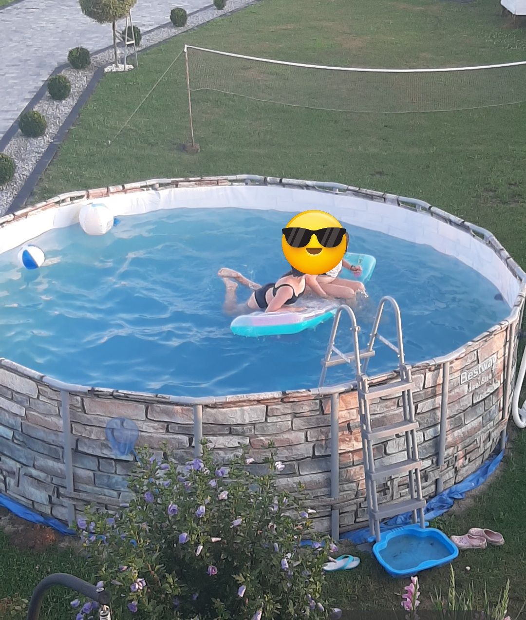 Sprzedam duży basen 4,88 x 1,2 z drabinką i pompką
