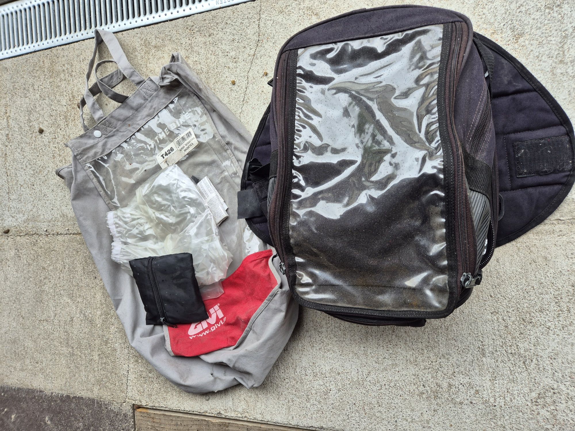 Torba na bak magnetyczna Givi Voyager Bag tank pad