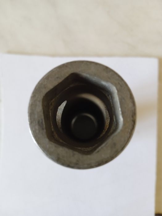 Продам маленькій,баллоний ключ  продам