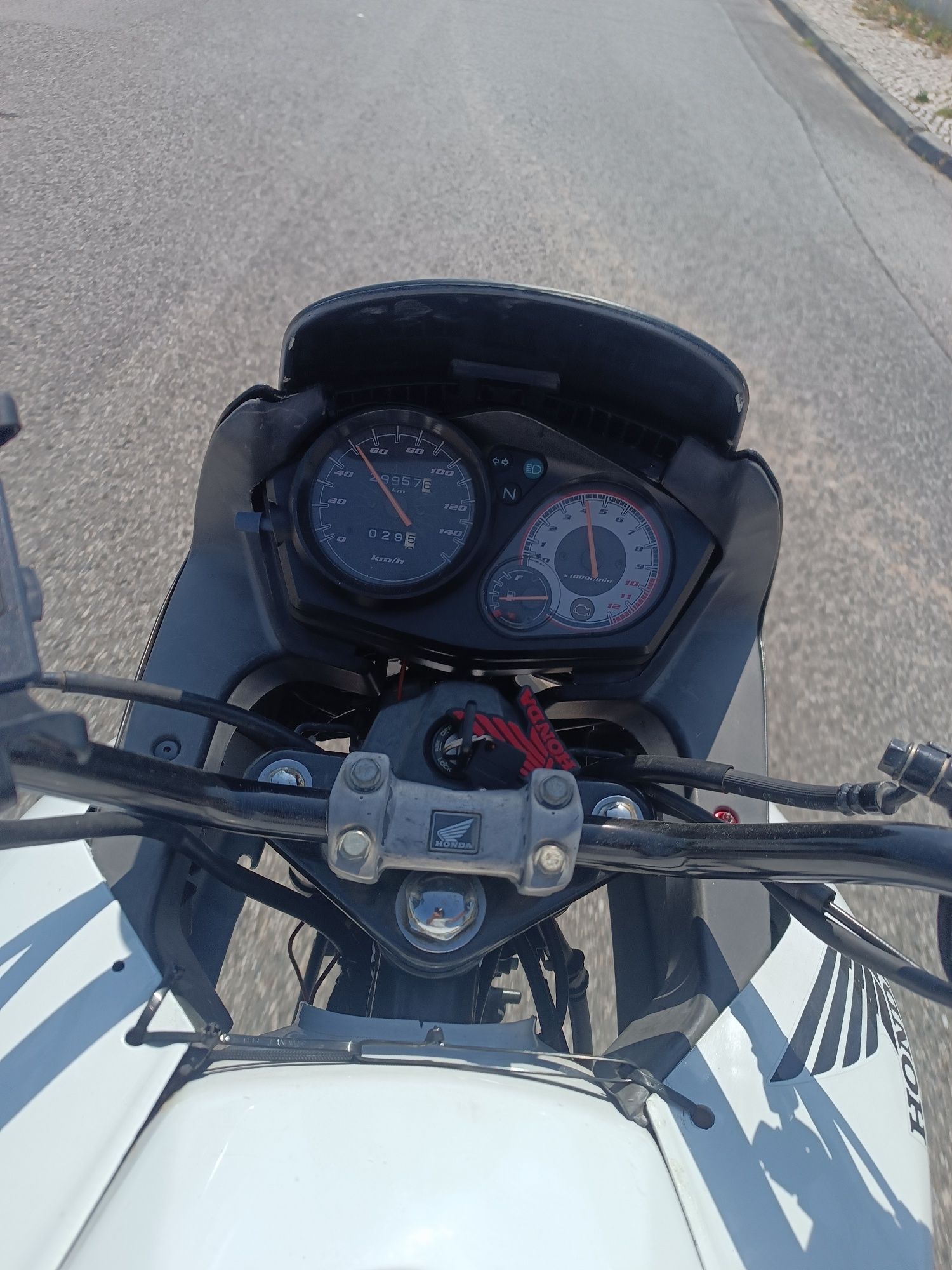 Vendo mota CBF 125 o troco por comercial  com o sem acerto