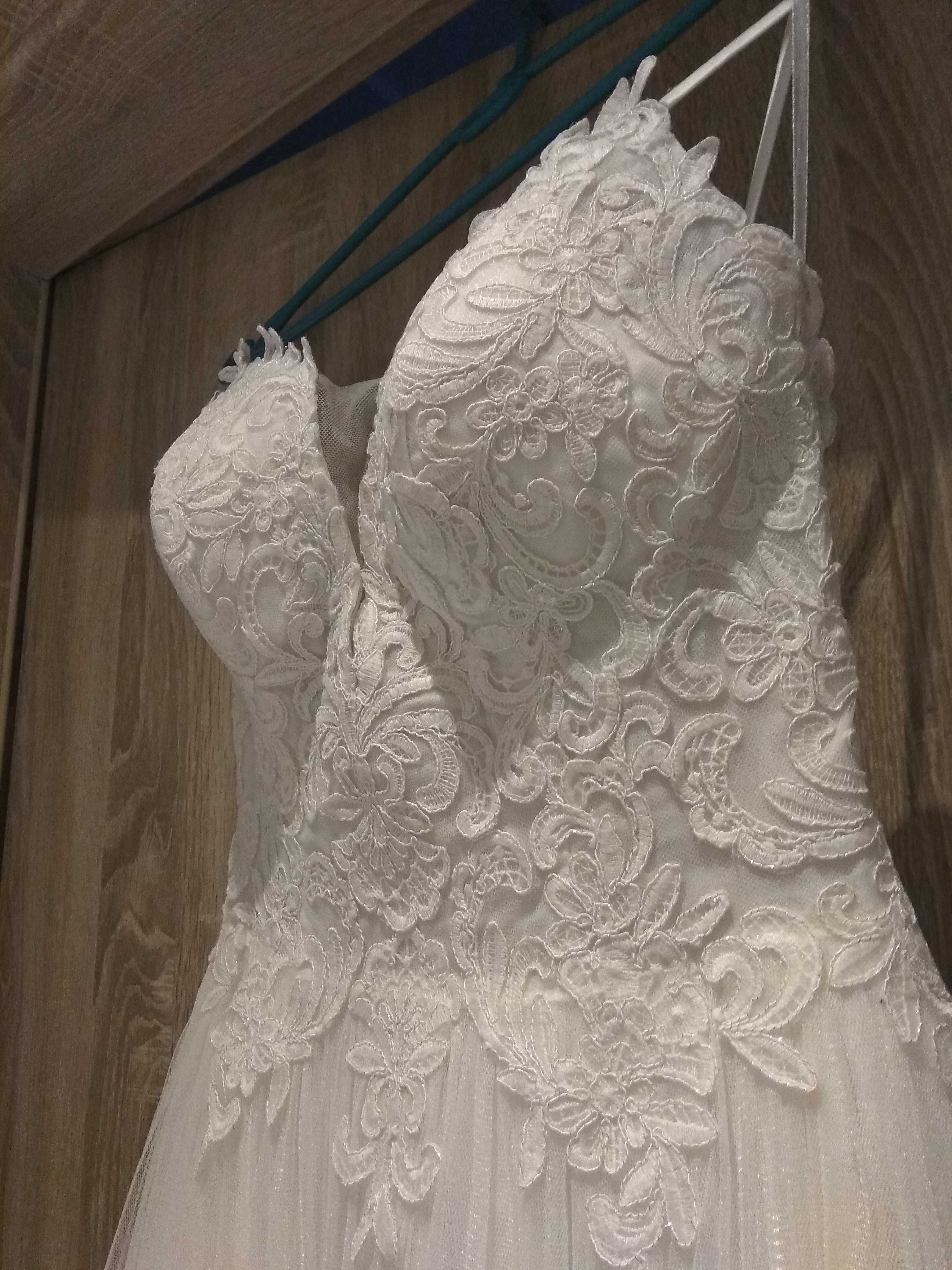 Piękna i lekka suknia ślubna. Model Vanessa 1703