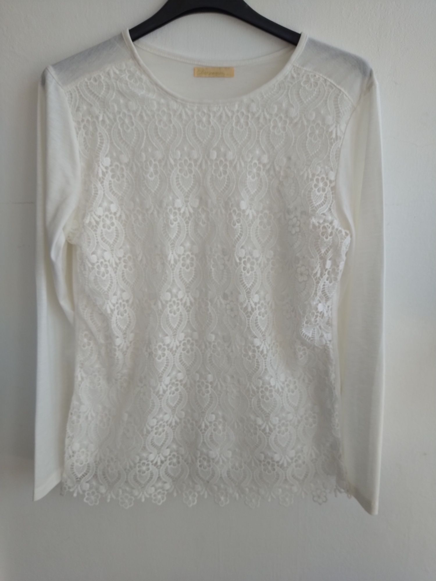 Blusa branca com bordado - Tamanho XL