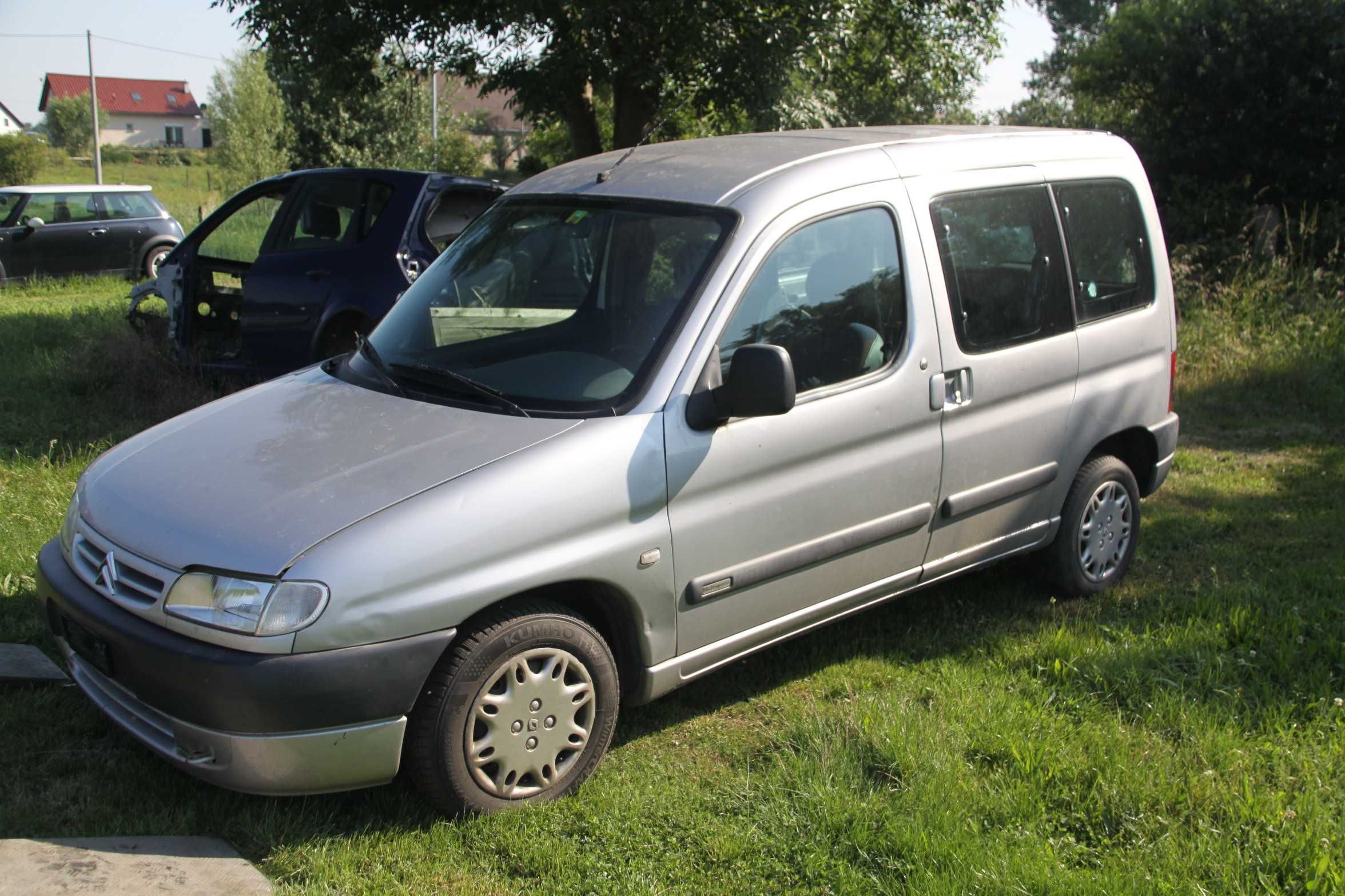 Berlingo Partner  2,0 HDI RHY Kolor EYCC Auto na Części