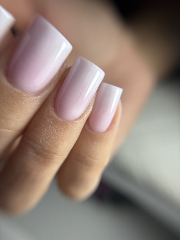 Manicure żelowy i hybrydowy