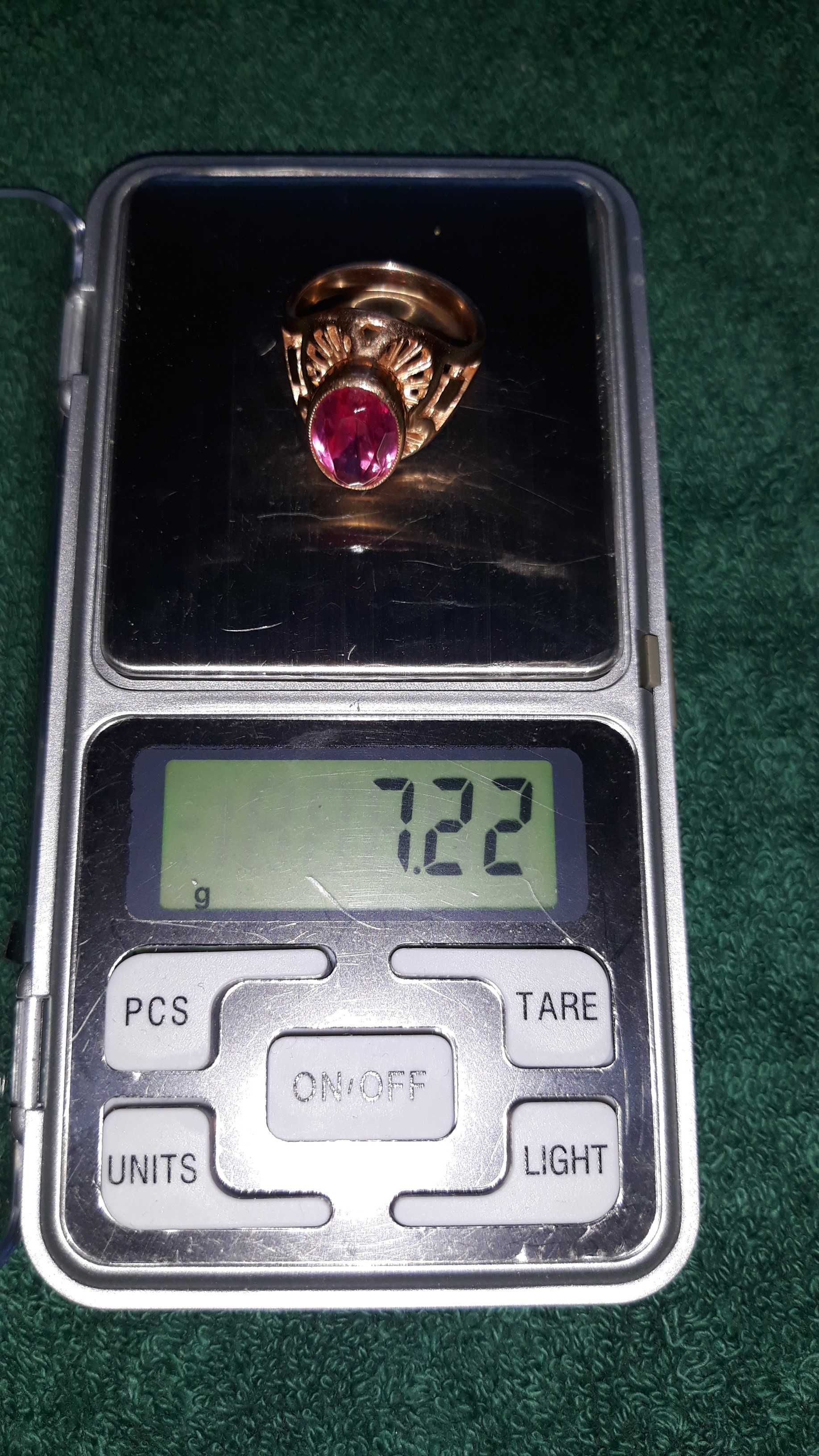 Золотий перстень з камінцем, 583 проба