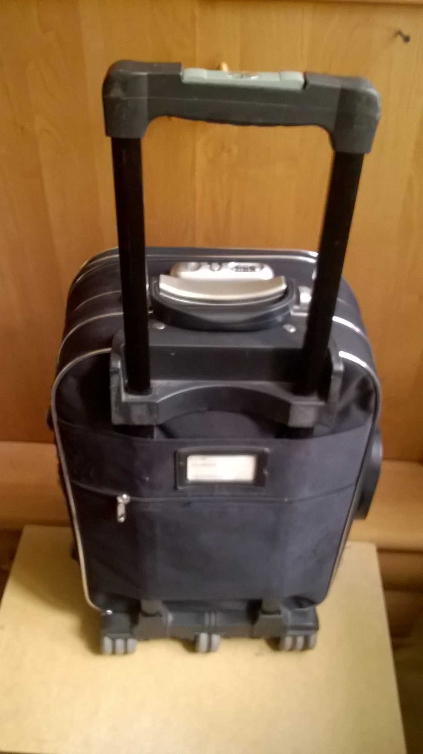 Walizka 55x 35x 25 cm black