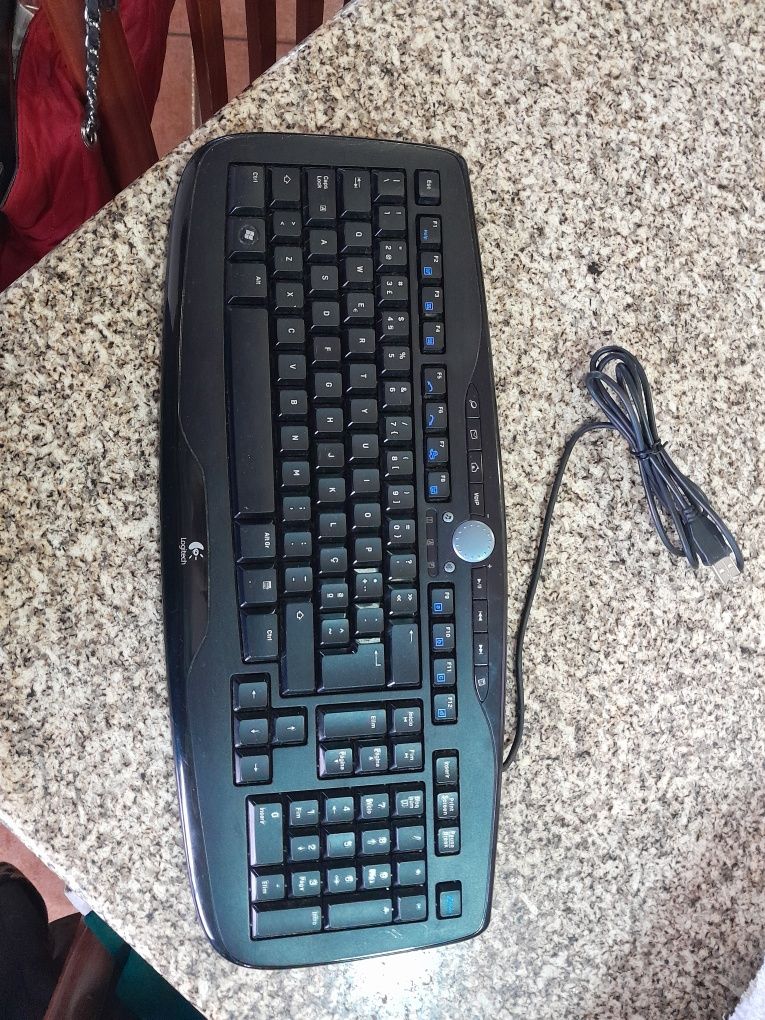 Teclado logitech media keyboard 600