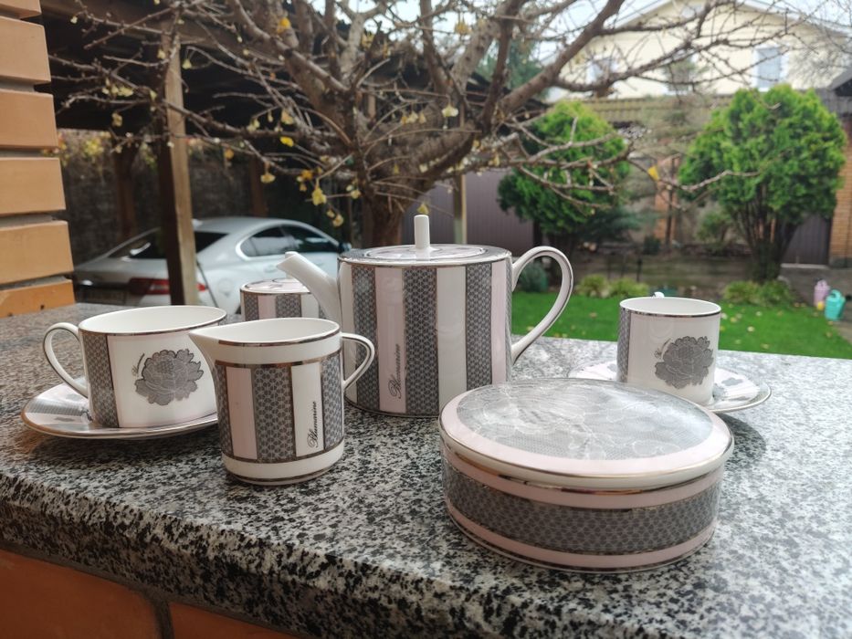 Посуд від  Bluemarine