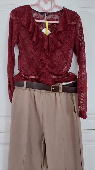 Koronkowe body żabotem falbanki