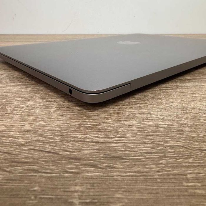 Apple MacBook Pro 2020  13" M1 / 8Gb / SSD 256Gb акб:87% (код: M0743)