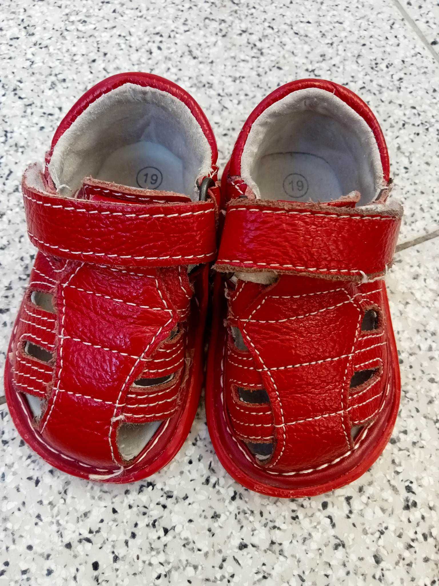 Sandálias vermelhas bebé 19