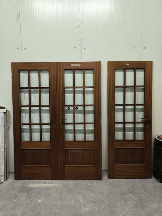 Portas de madeira c/vidro (3 unidades)