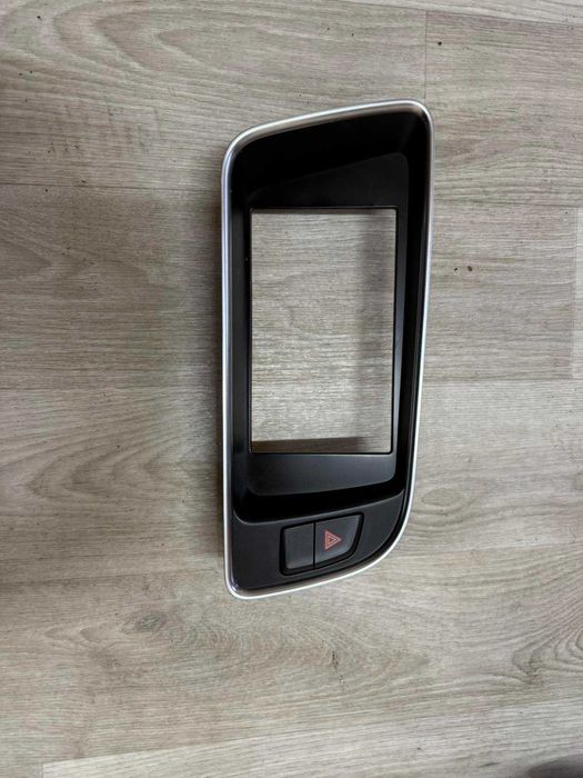 Рамка накладка корпус  8R1857186P навигация mmi Audi q5 Q5 Ауди Кью 5