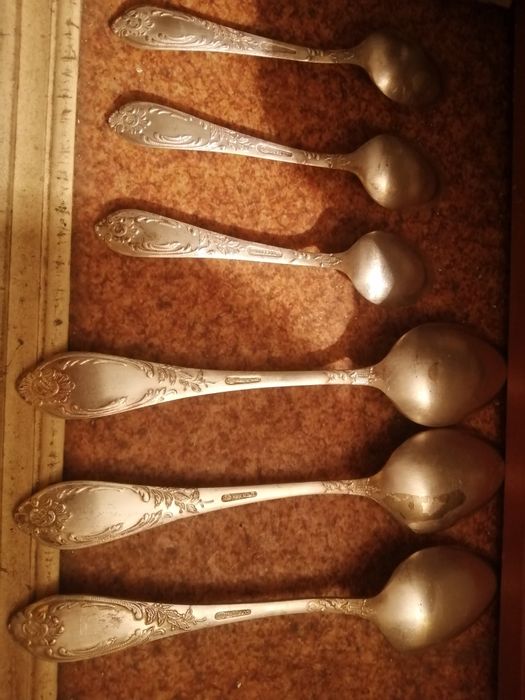 Posrebrzane śtucce.