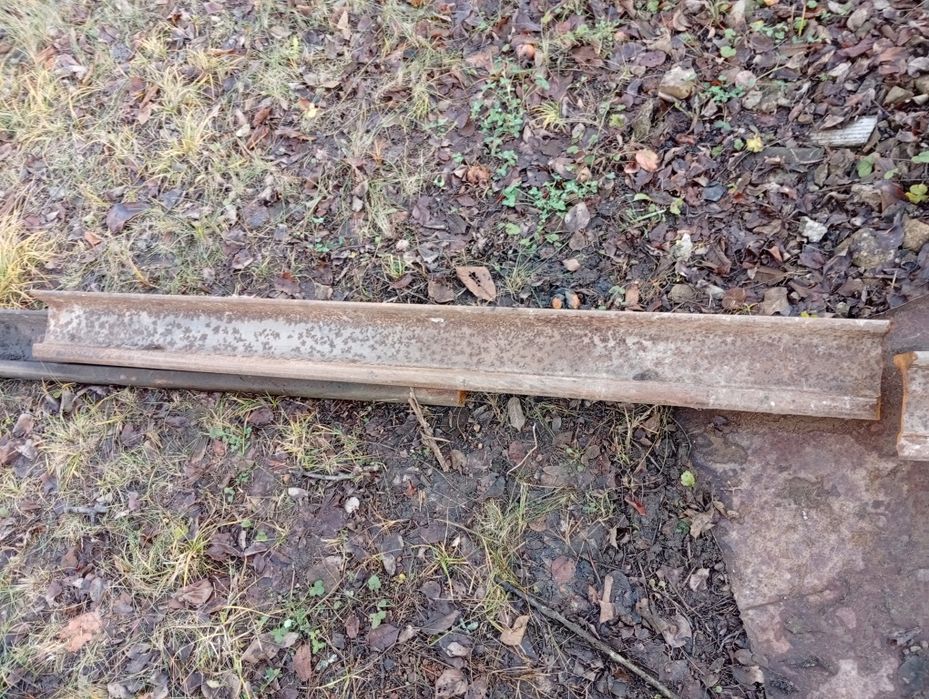 Продам рельсы 3 куска 1.60м, 1.70м и 1.80 и 1.80