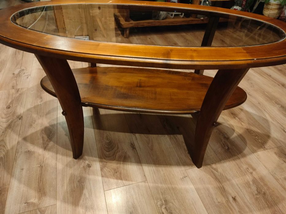 Drewniana ława z szybą