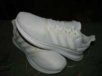 Кроссовки Adidas (оригинал) фирменные размер-40 стелька- 25 см.