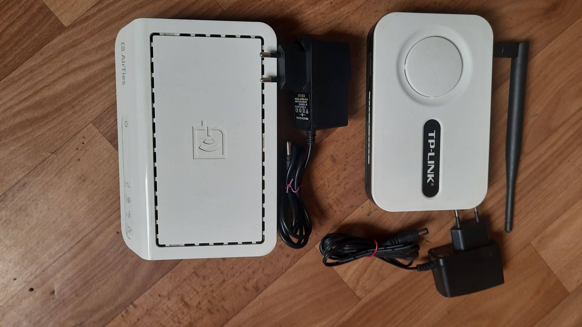 Роутери  TP- Link та AirTies.