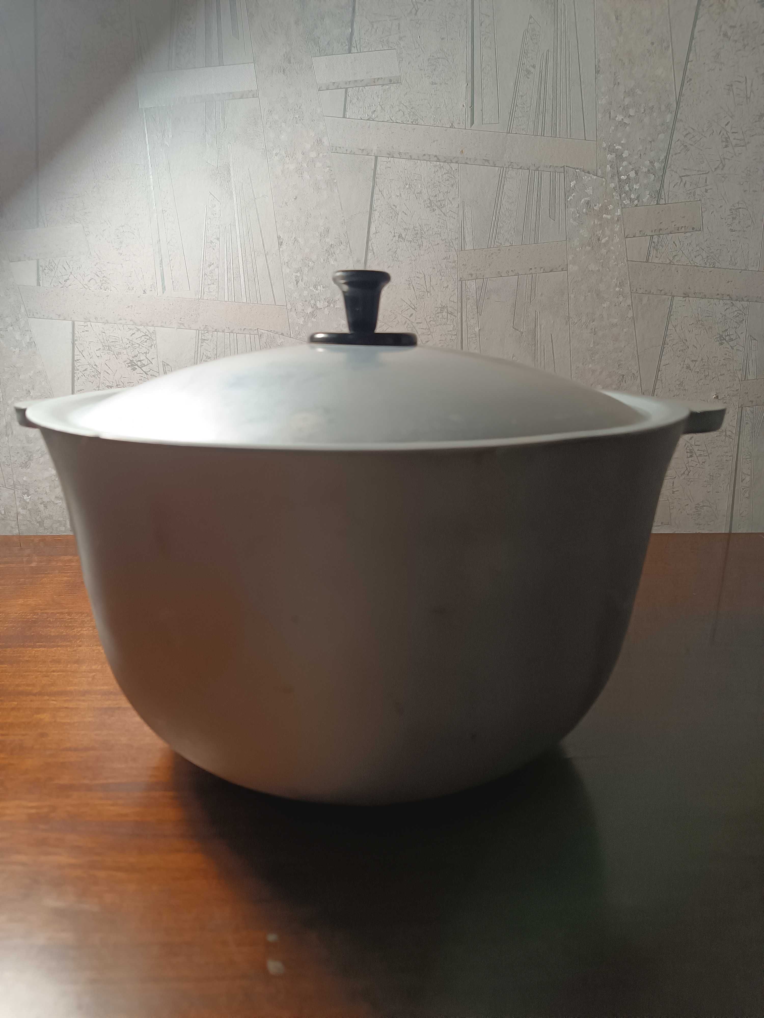 Продам новую эмалированную кастрюлю, мисочку, новый алюминиевый казан.