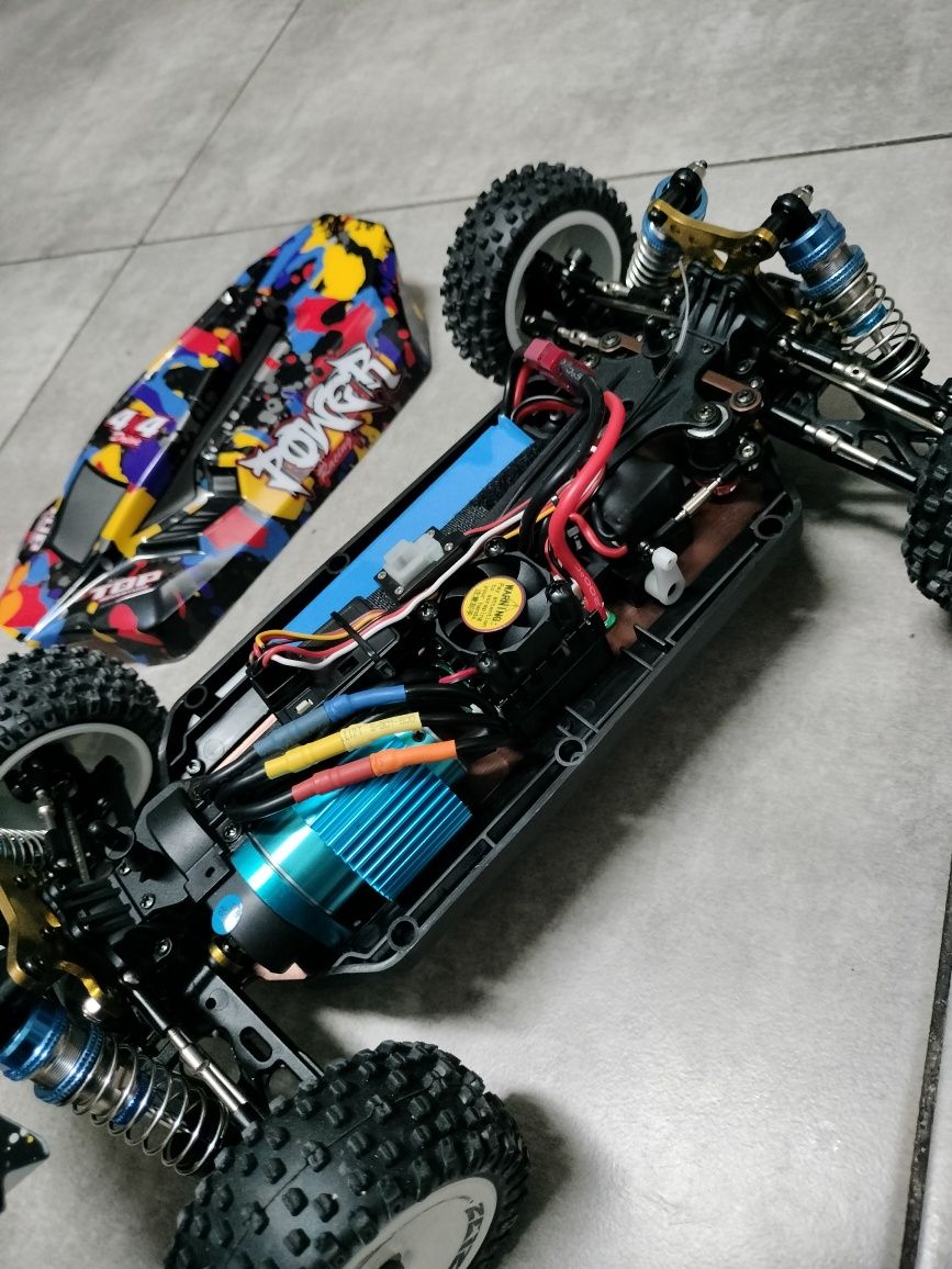 NOVO RC Carro telecomandado V8 wltoys 2 baterias
