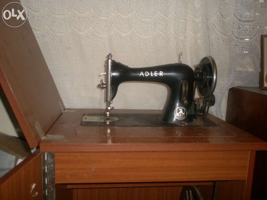 Máquina de custura ainda trabalhar