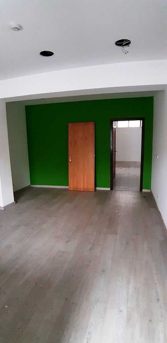 Loja  85m2 em Coselhas apta para serviços ou comércio