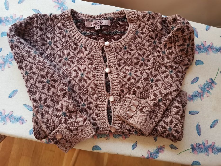 Śliczny sweterek bawełniany na guziki 3/4 lata