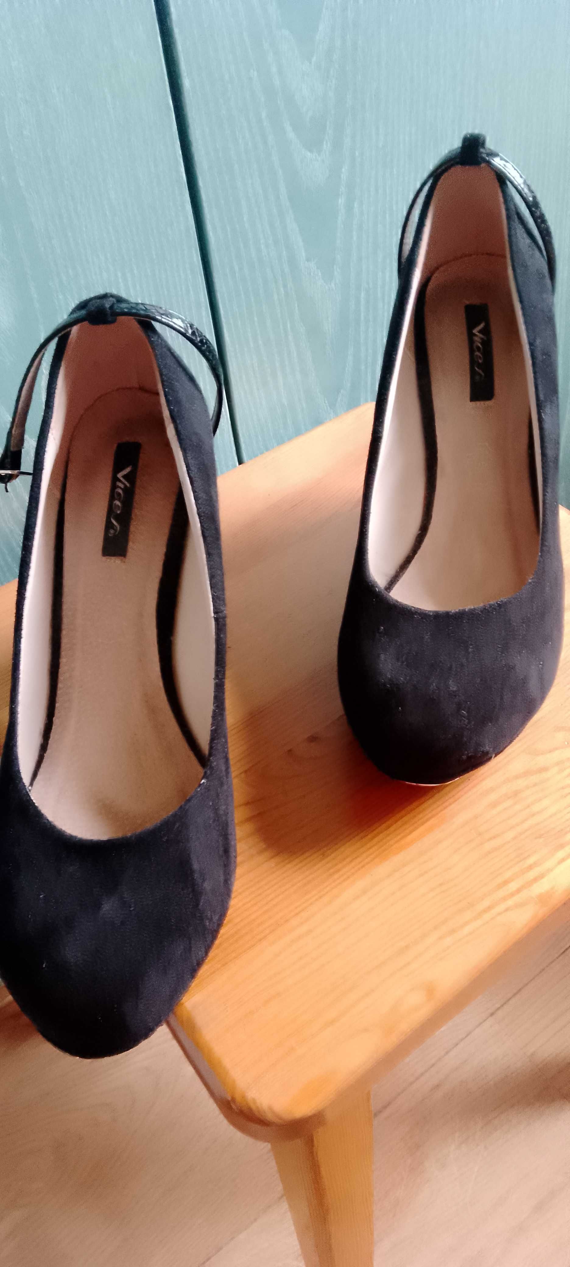 Buty damskie czółenka czarne na koturnie rozmiar 40