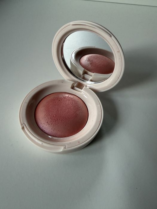 róż do policzków rare beauty cheer