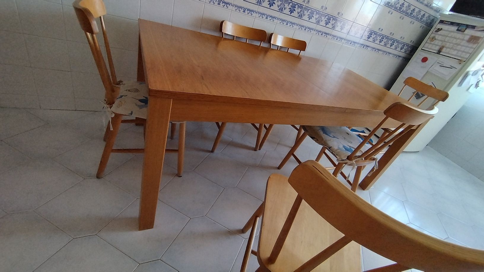 Mesa com 6 cadeiras