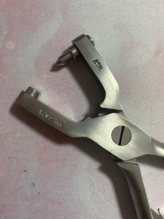 пробійник для кофердаму