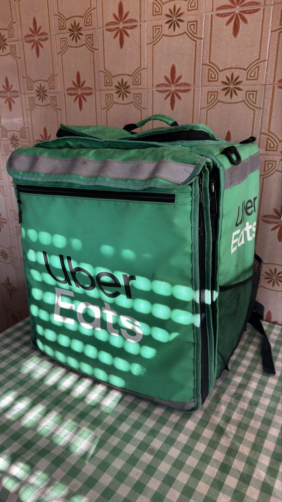 Mochila UBER EATS muito usada