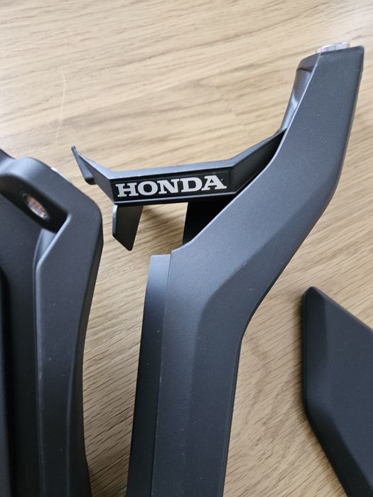 Suporte matrícula Honda 650R original, sem uso