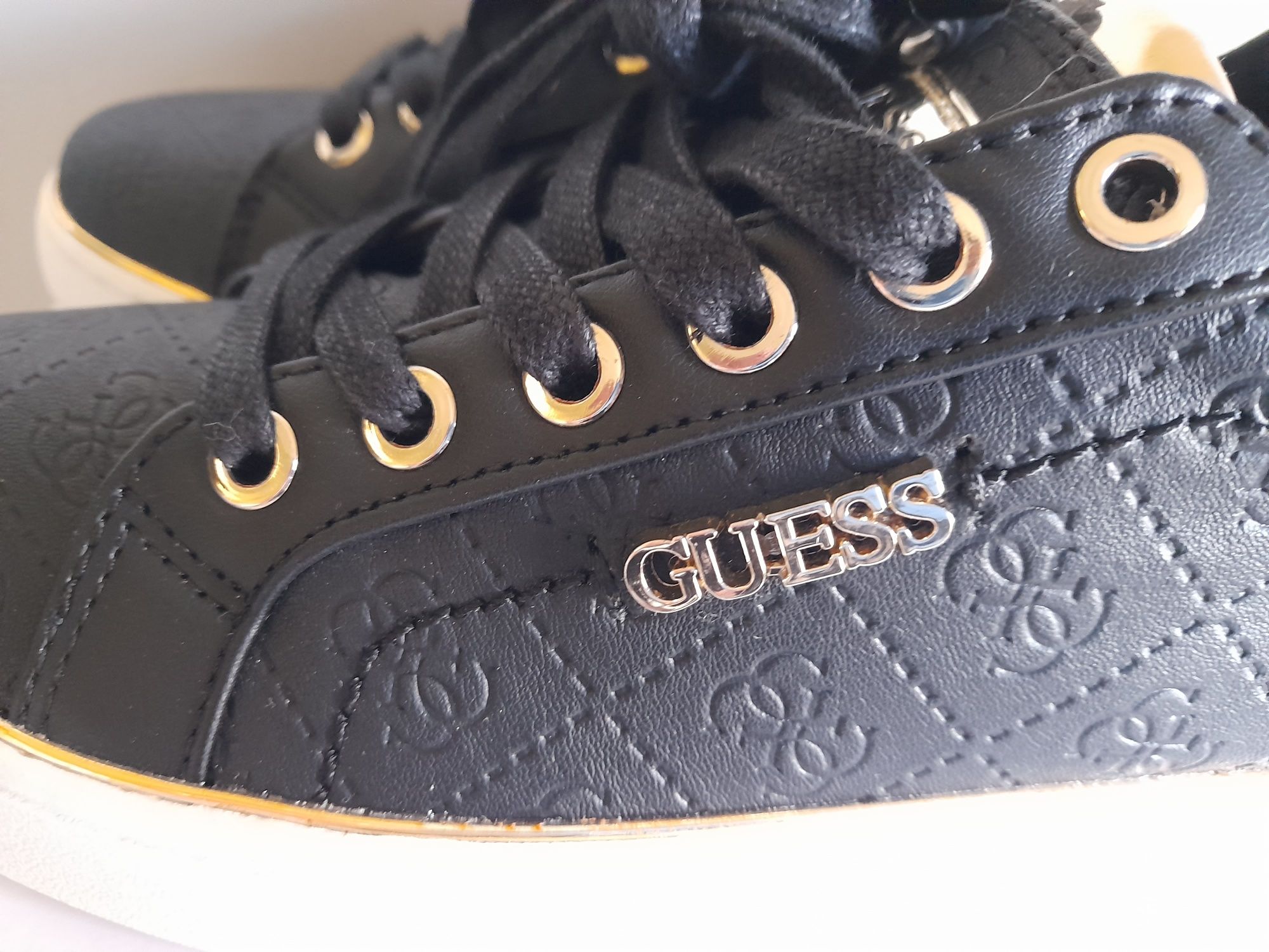 Czarne sneakersy Guess 37