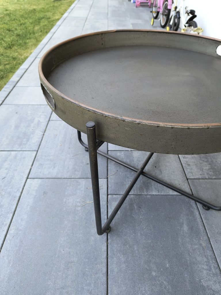 Stolik metalowy vintage z Westwing