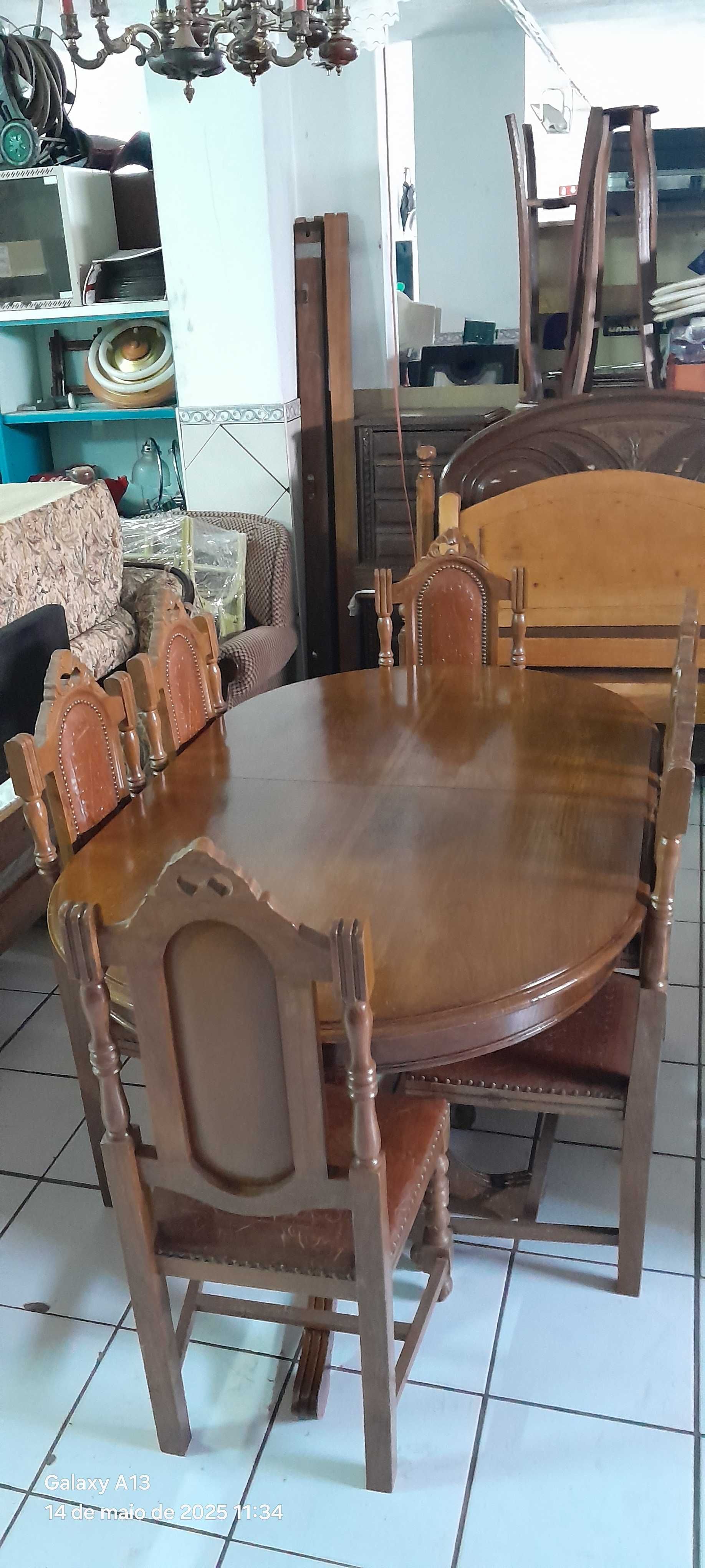 Mesa extensível e 6 cadeiras
