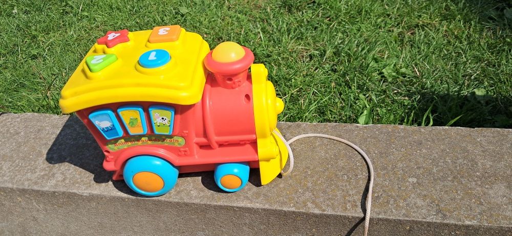 Іграшка-каталка Winfun Паровоз / Музичний поїзд