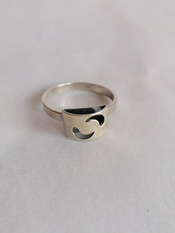 Srebrny pierścionek z łezkami