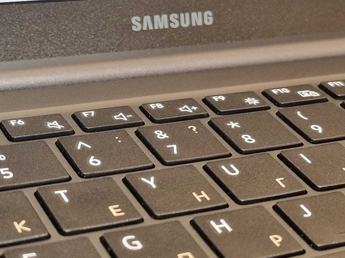 Ноутбук Samsung Galaxy Book 2 Intel Core i5-1235U SSD Батарея 14 годин