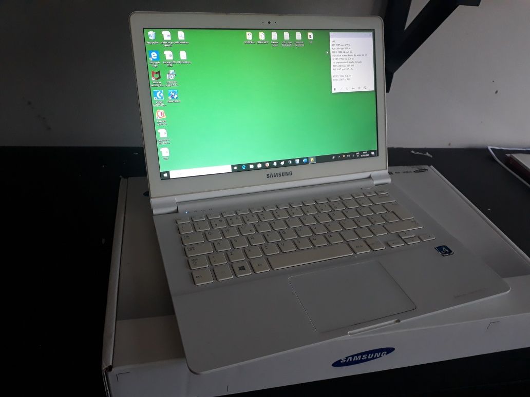 Samsung NP915 COM CAIXA