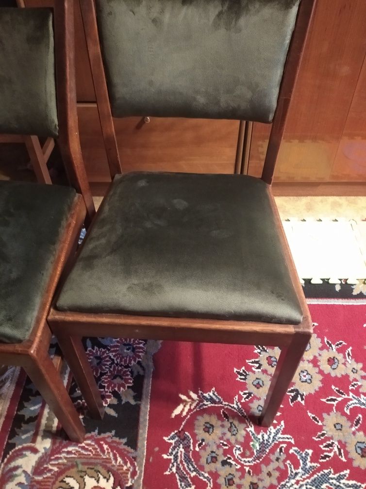 Перетяжка та ремонт офісних крісел та стільців.