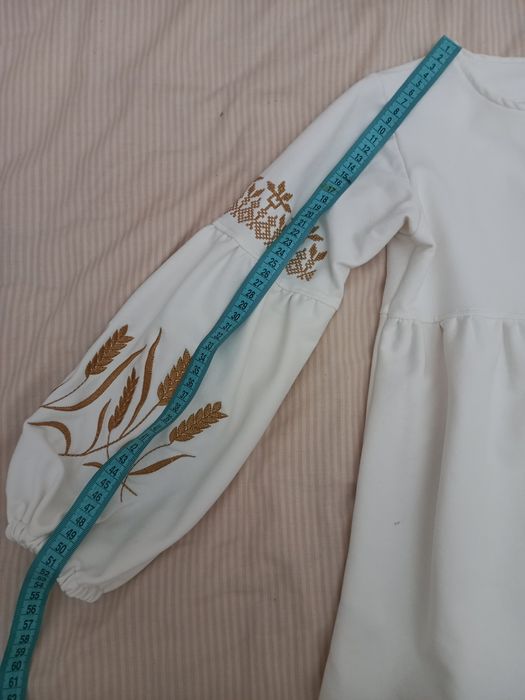 Ніжна вишита сукня  6,7,8 років