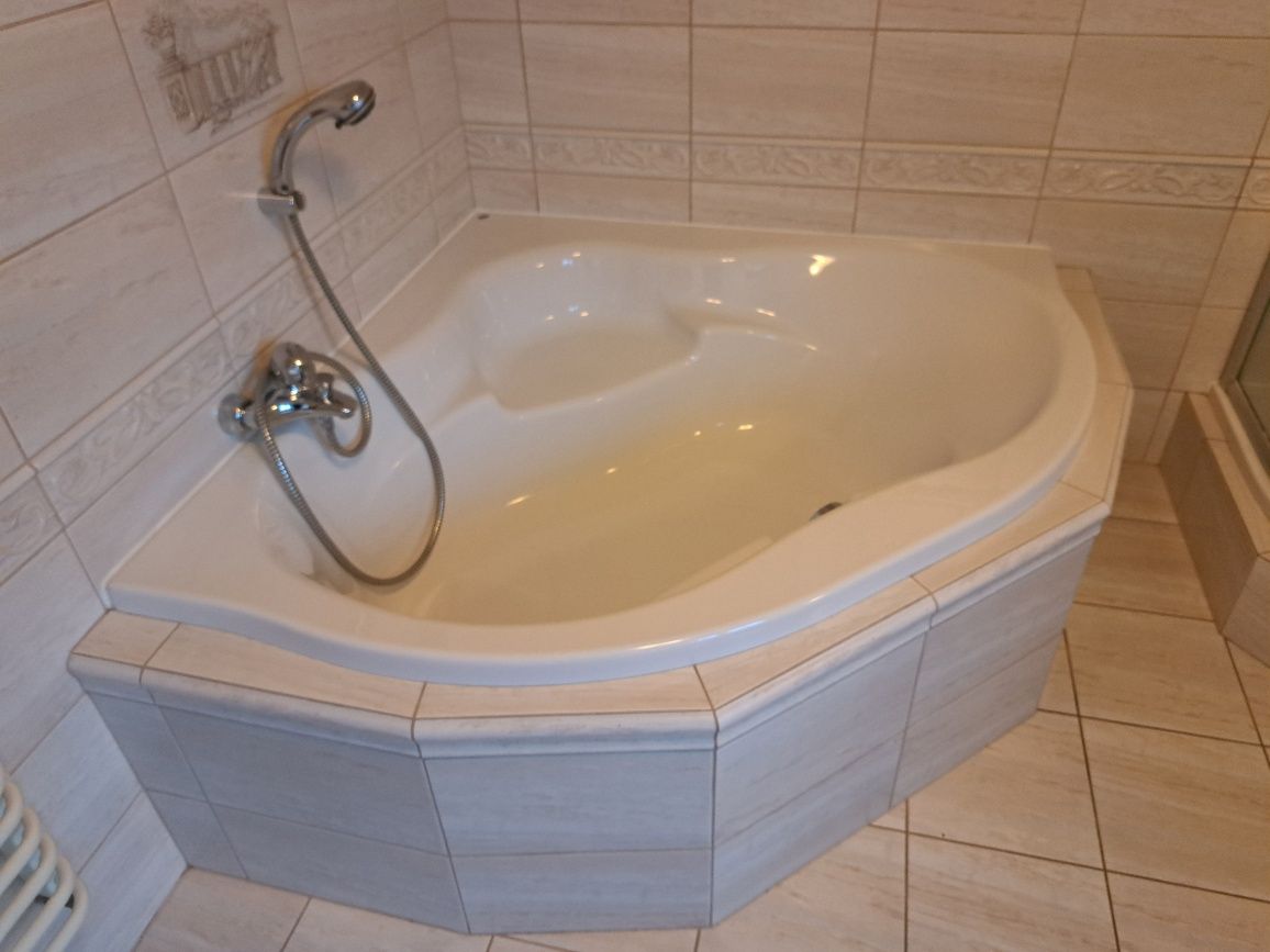 Kabina prysznicowa Koralle z brodzikiem 90 x 90 + wanna KOŁO 145 x 145