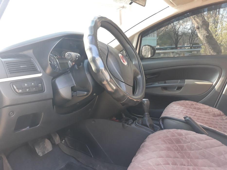 Автомобиль Fiat Linea 1,6 2011 Фиат Линеа