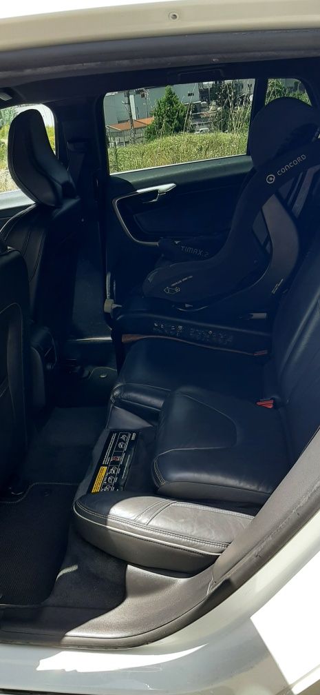 Volvo v60 r design