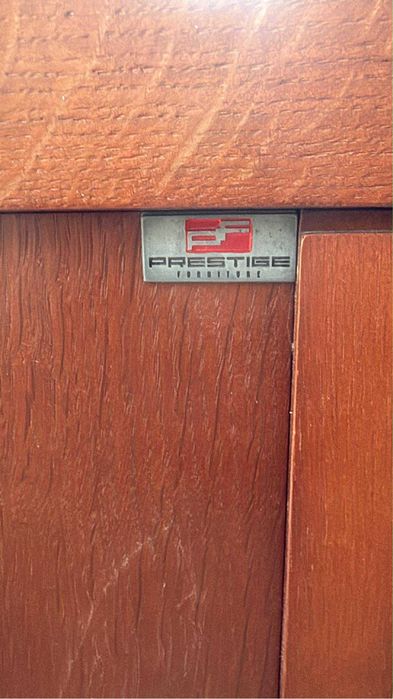 Witryna narożna podświetlana