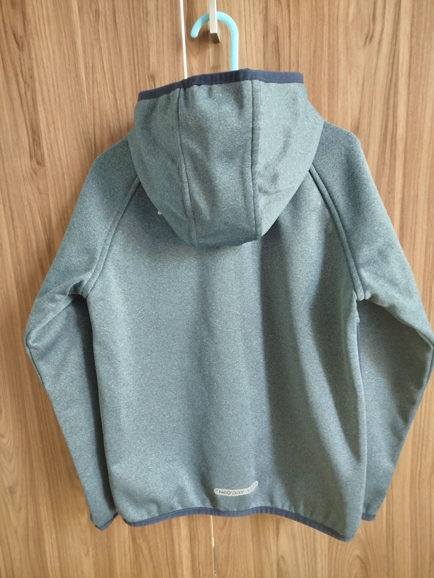 Softshell dziecięcy F4 
Długość całkowita: 50 cm
Długość