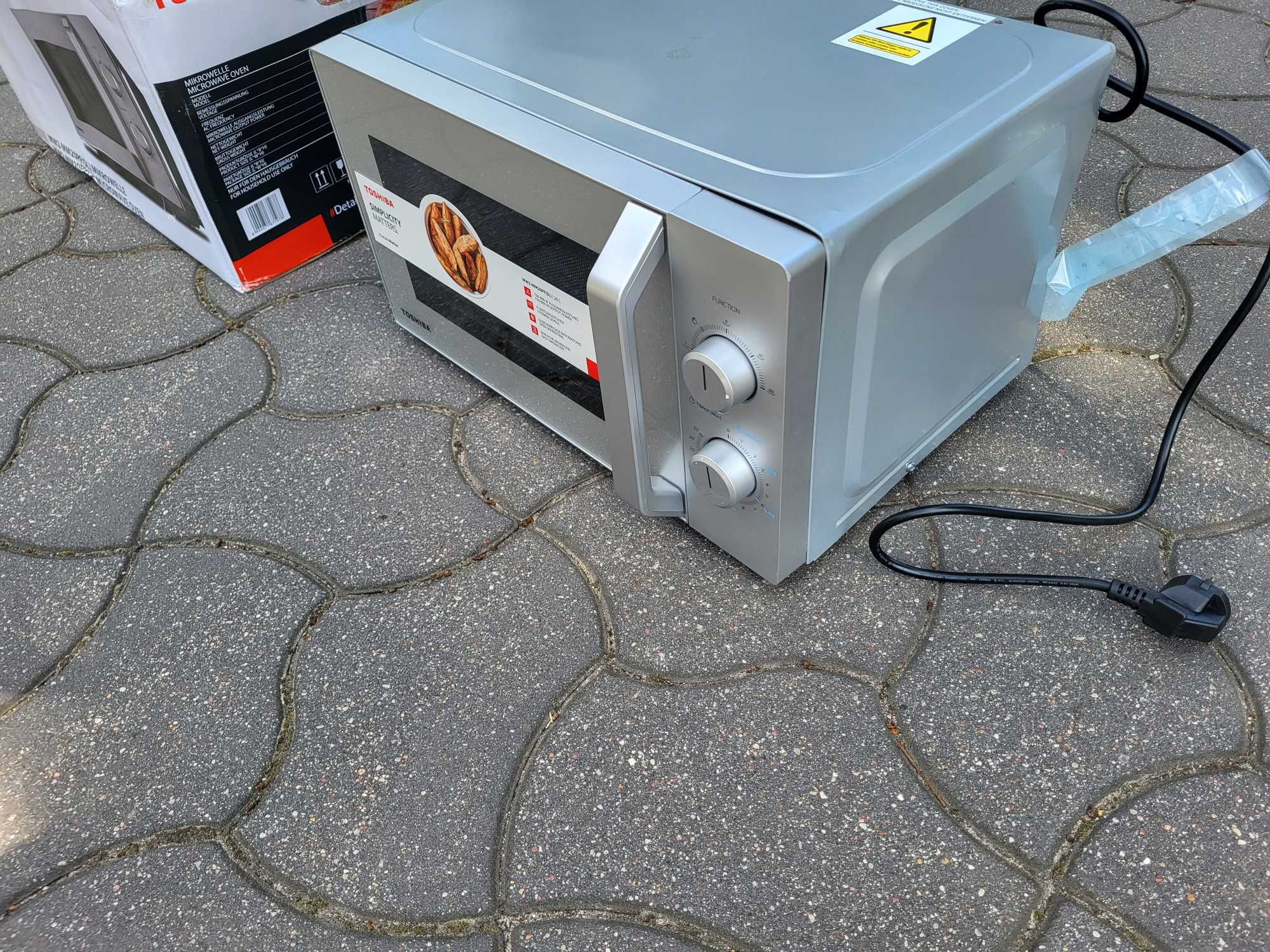 Nowa kuchenka mikrofalowa Toshiba MV-AM20T z grillem mocna 800w