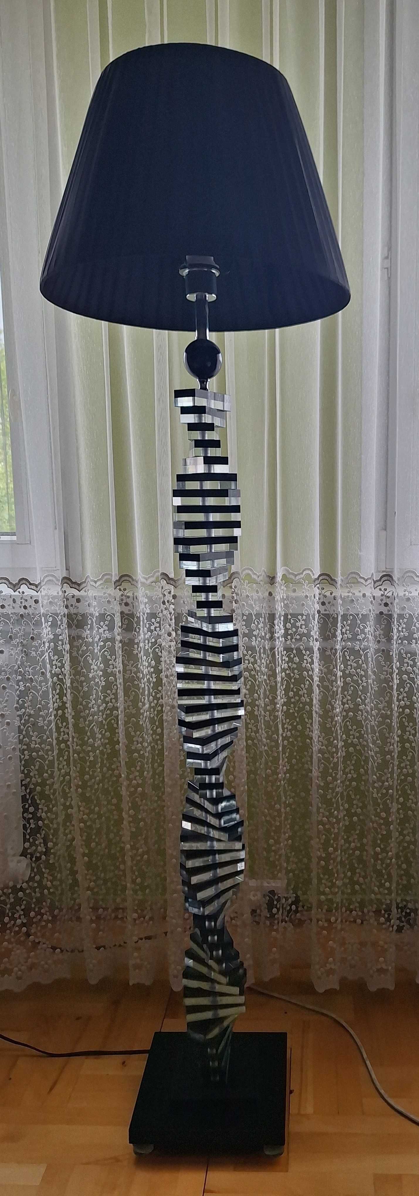 Lampa stojąca - elegancka.